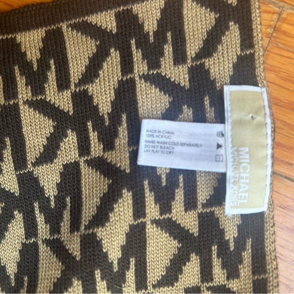 Michael Kors Hat and Scarf Set - Picture 4 of 5